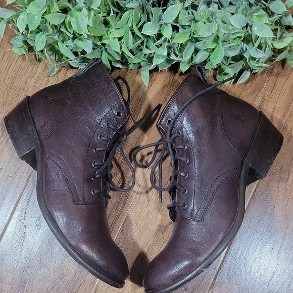 Vintage Frye Carson Dark Brown Leather Lace Up Booties - Picture 2 of 16